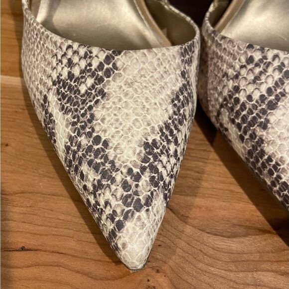 BCBG Snakeskin Embossed Pointy Toe High Heel 9B - Picture 6 of 10